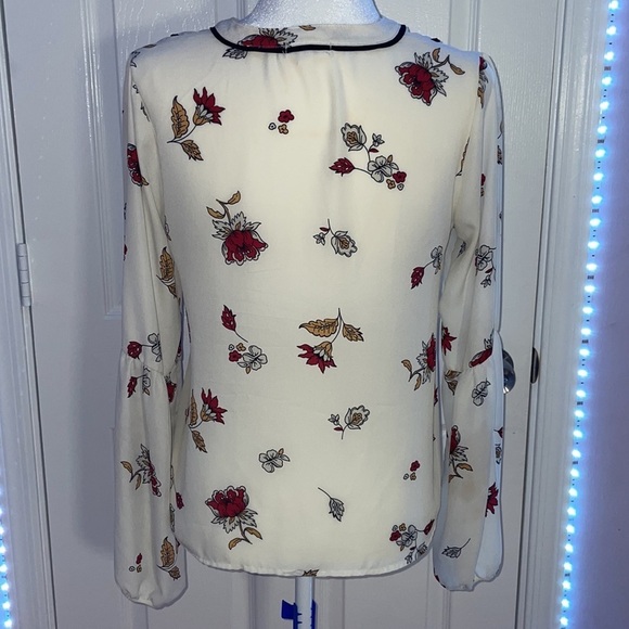 Eyeshadow tie neck floral long sleeve winter blouse. Small - Picture 3 of 6